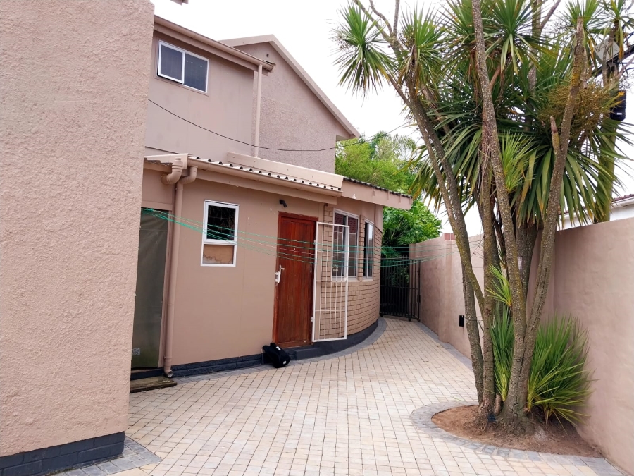 7 Bedroom Property for Sale in Levallia Western Cape